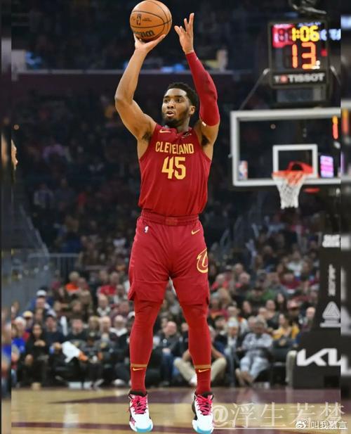 骑士主场逆转尼克斯 双方各自半场出色表现 骑士主场逆转尼克斯 双方各自半场出色表现